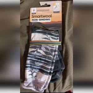 Smartwool Women's Non-Binding Pressure Free Palm Crew Socks